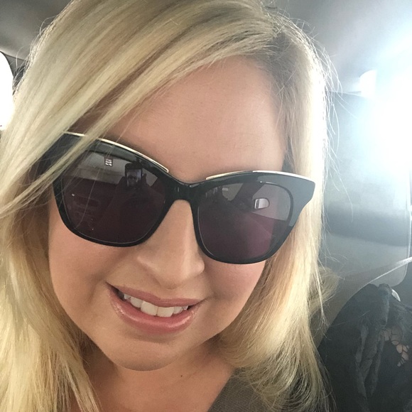 Meet your Posher, Genevieve - Picture 1 of 1